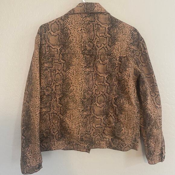 Free People Snake Print Jean Jacket Womens Size Small Denim Reptile Fall Cotton - Picture 2 of 6
